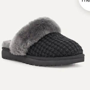 NEW UGG Cozy Slipper in black size 7